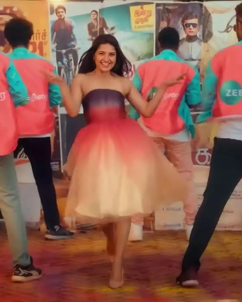 Vani bhojan hot strapless photos on an ad shoot getting viral