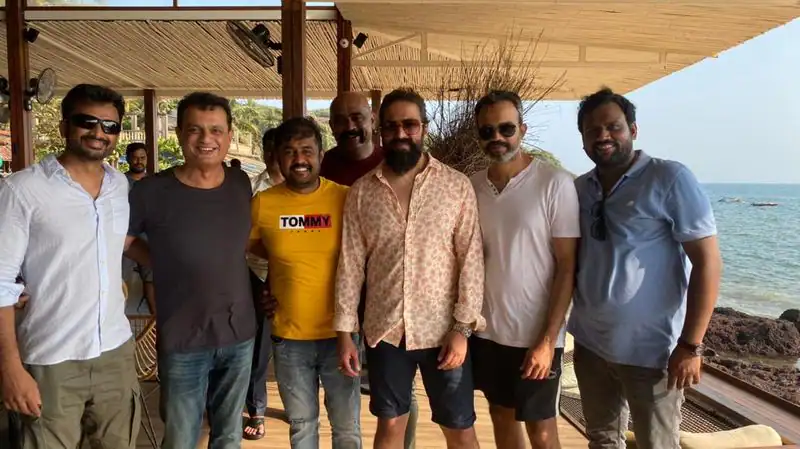 Ajith famous dialogue written on kgf 2 success party cake indicates kgf chapter 3