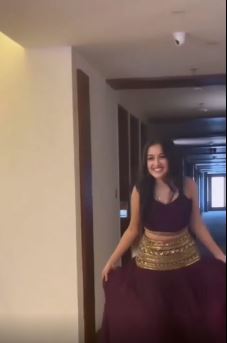 Anikha surendran hot video and photoshoot stills getting viral on social media