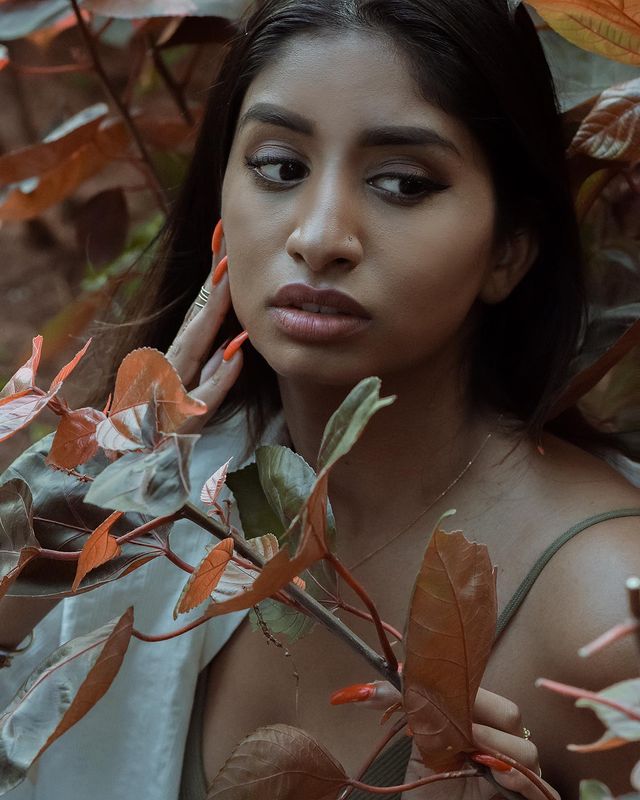 Bigboss 5 fame madhumitha hot photos and video sensation on social media