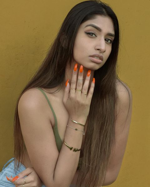 Bigboss 5 fame madhumitha hot photos and video sensation on social media