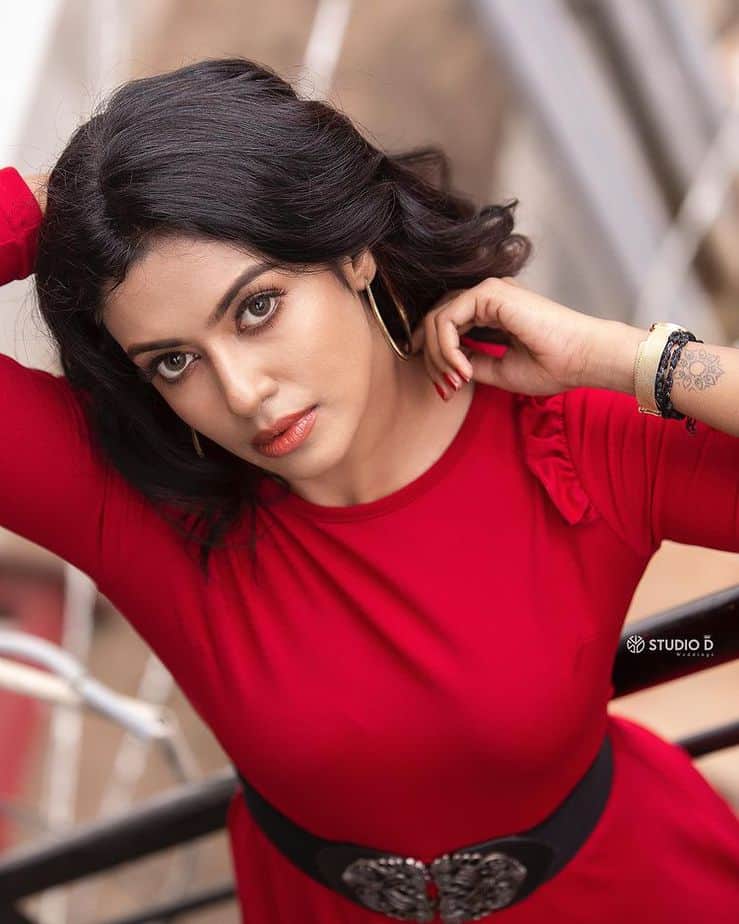 Roshini haripriyan hot latest photos getting viral on social media