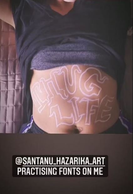 Shruthi haasan's boyfriend practicisin font on her stomach photos getting viral