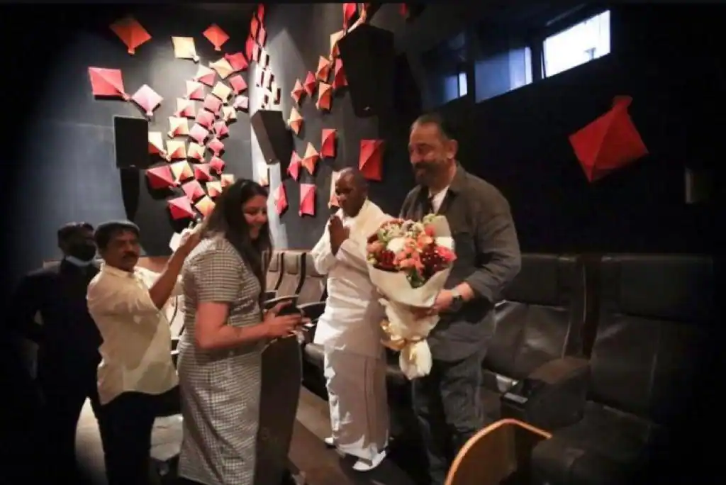 Kamalhaasan and ilaiyaraja watched kgf 2 film in satyam cinemas