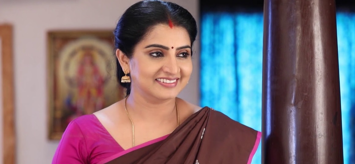 Pandian stores sujitha dhanush getting prestigious award from governor