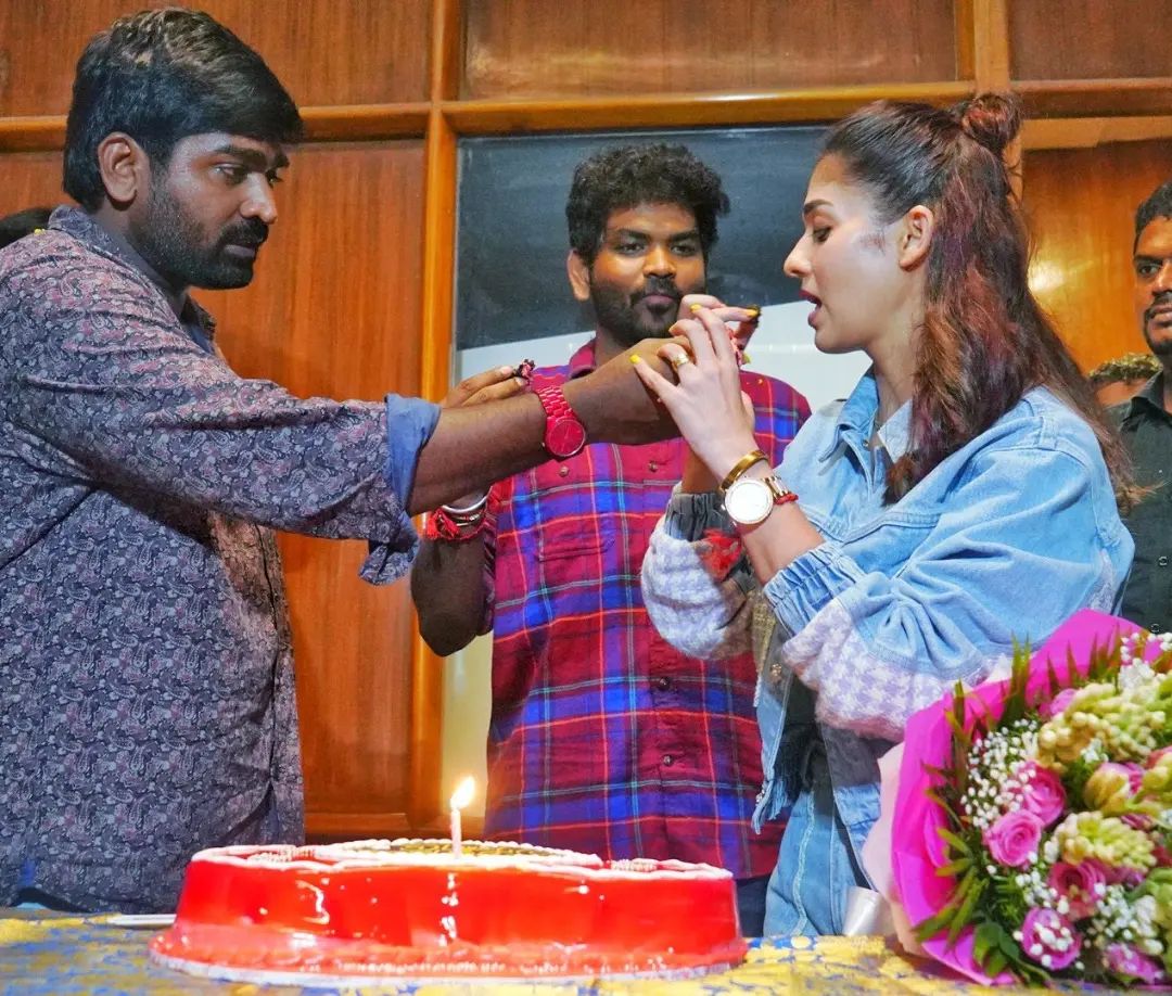 Kaathuvaakula Rendu Kaadhal Movie Promotions Devi Theater Visited Nayanthara Vignesh Shivan
