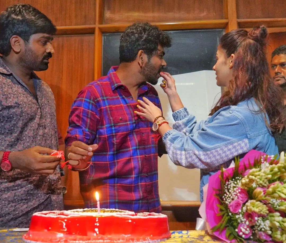 Kaathuvaakula Rendu Kaadhal Movie Promotions Devi Theater Visited Nayanthara Vignesh Shivan