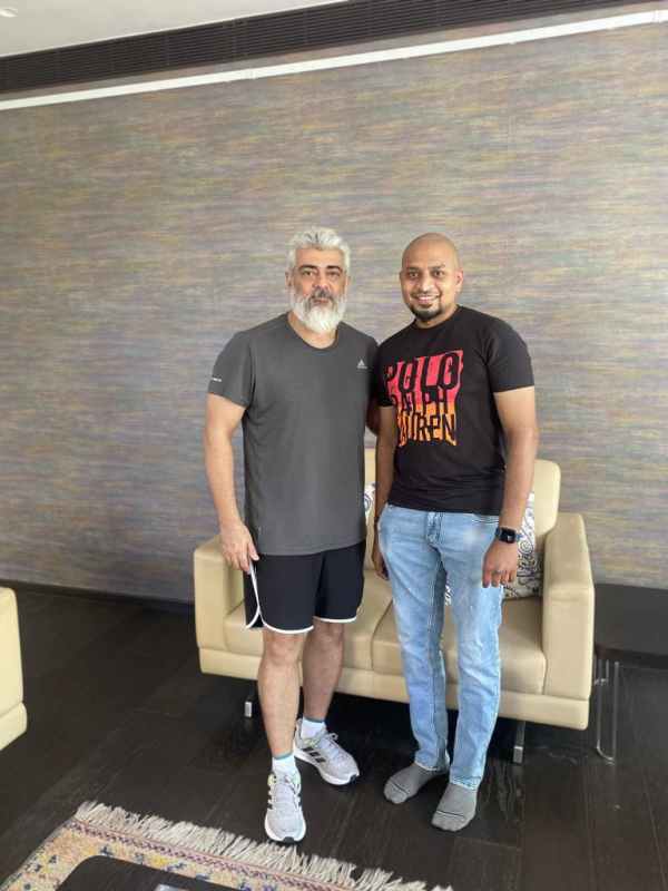 Ajith kumar and manju warrier spotted in airport video got leaked on internet