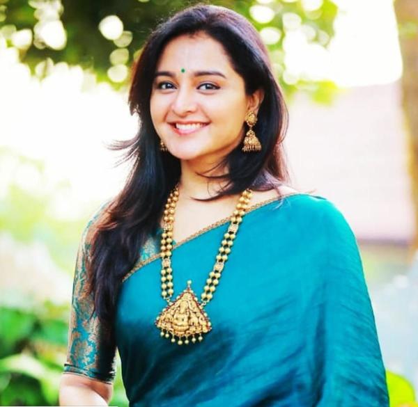 Director sanal kumar posts about manju warrier life is in danger
