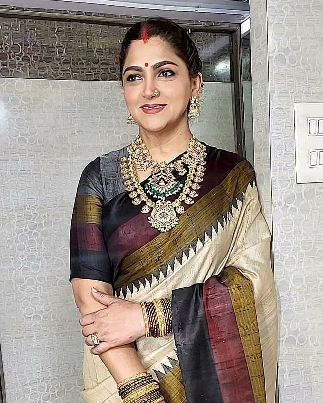 Tamilnadu Cinema Actress And Bjp Actress Khusbhoo Sundar Shared Her Mother Photos