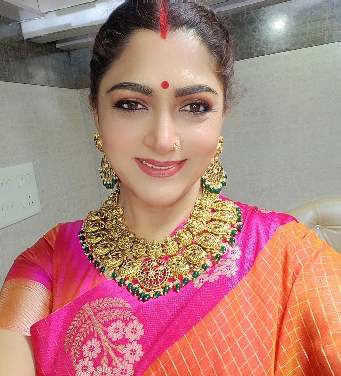 Tamilnadu Cinema Actress And Bjp Actress Khusbhoo Sundar Shared Her Mother Photos