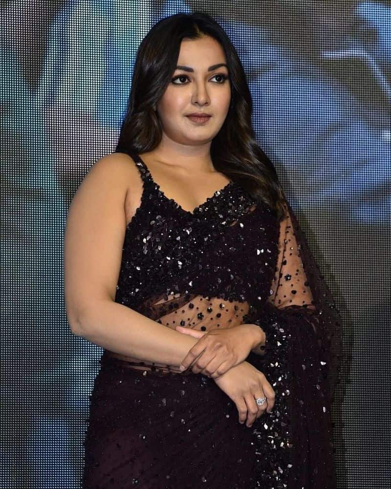 Catherine tresa hot photos in black saree looking chubby