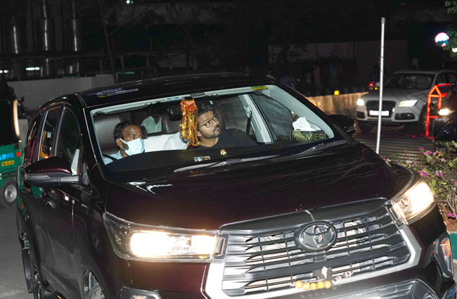 Thalapathy66 title varisu and first look photo trending on social media