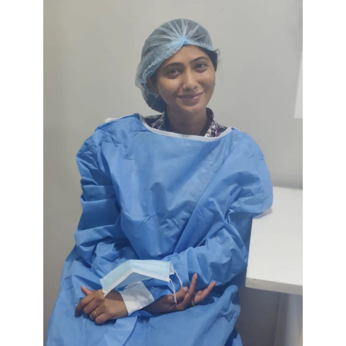 Biggboss julie got laser surgery done photos from hospital getting viral