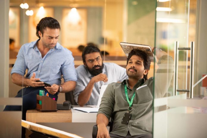 Arjun reddy fame actor ragul ramakrishna posts kissing photo with her fiance announcing marriage