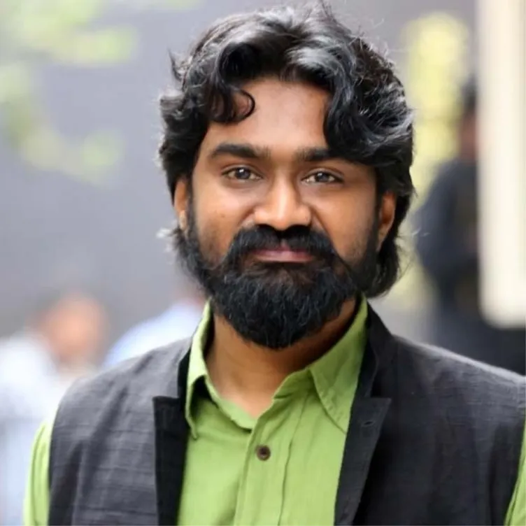 Arjun reddy fame actor ragul ramakrishna posts kissing photo with her fiance announcing marriage