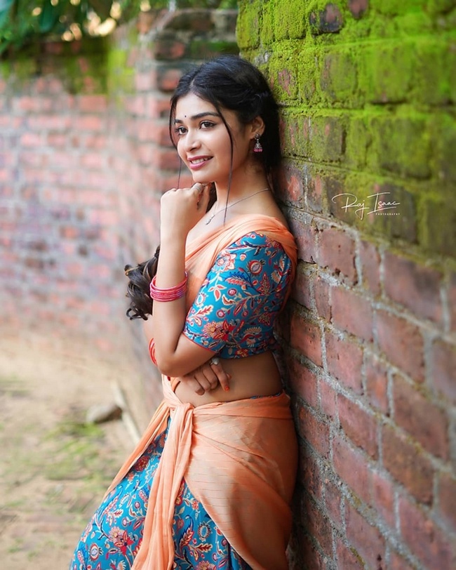 Dharsha gupta to act with sunny leone in oh my ghost tamil movie