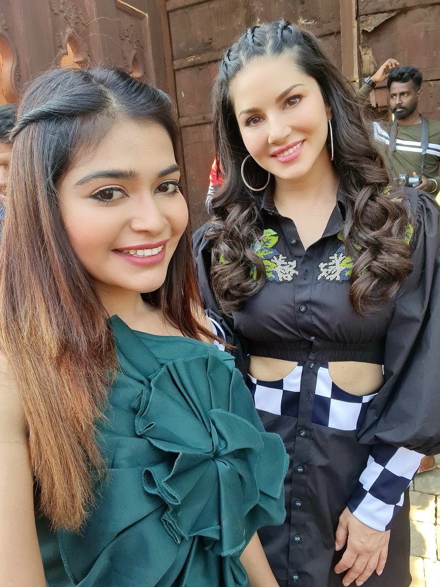 Dharsha gupta to act with sunny leone in oh my ghost tamil movie