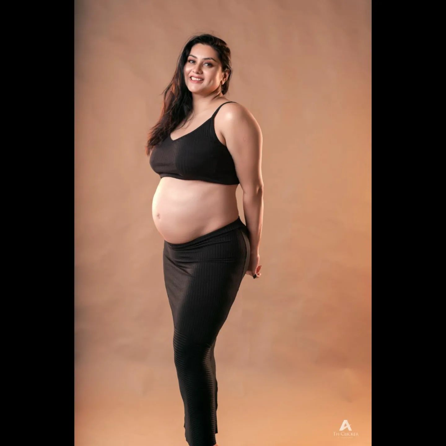 Actress namitha announced her pregnancy by sharing photos