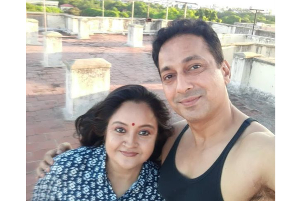 Baakiyalakshmi fame actor sathish kumar real wife photo getting viral