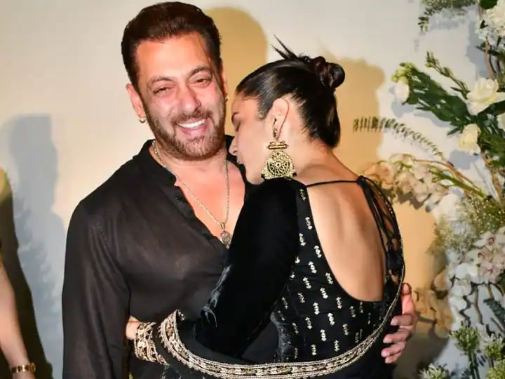 Popular actress shehnaaz gill kisses salman khan in celebration