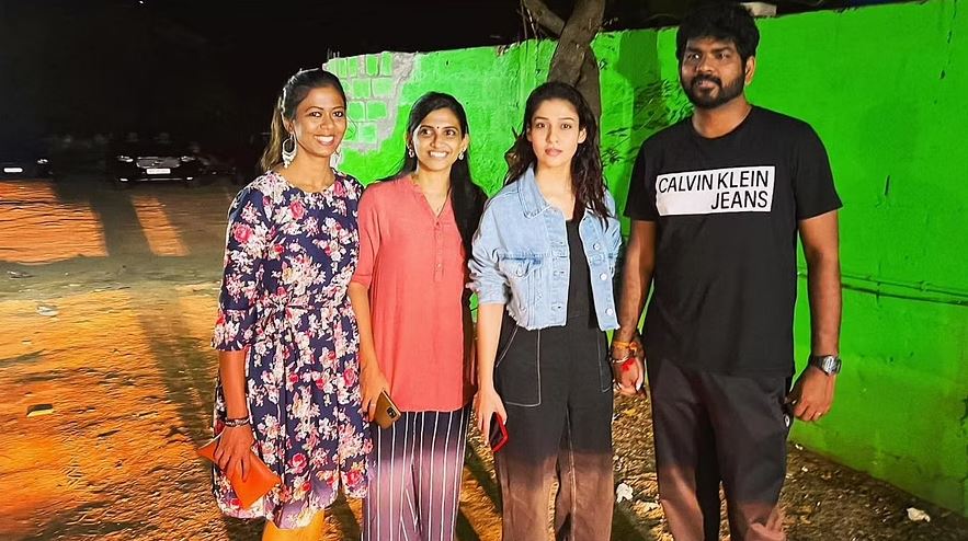 Vignesh shivan and nayanthara spotted in mahabalipuram