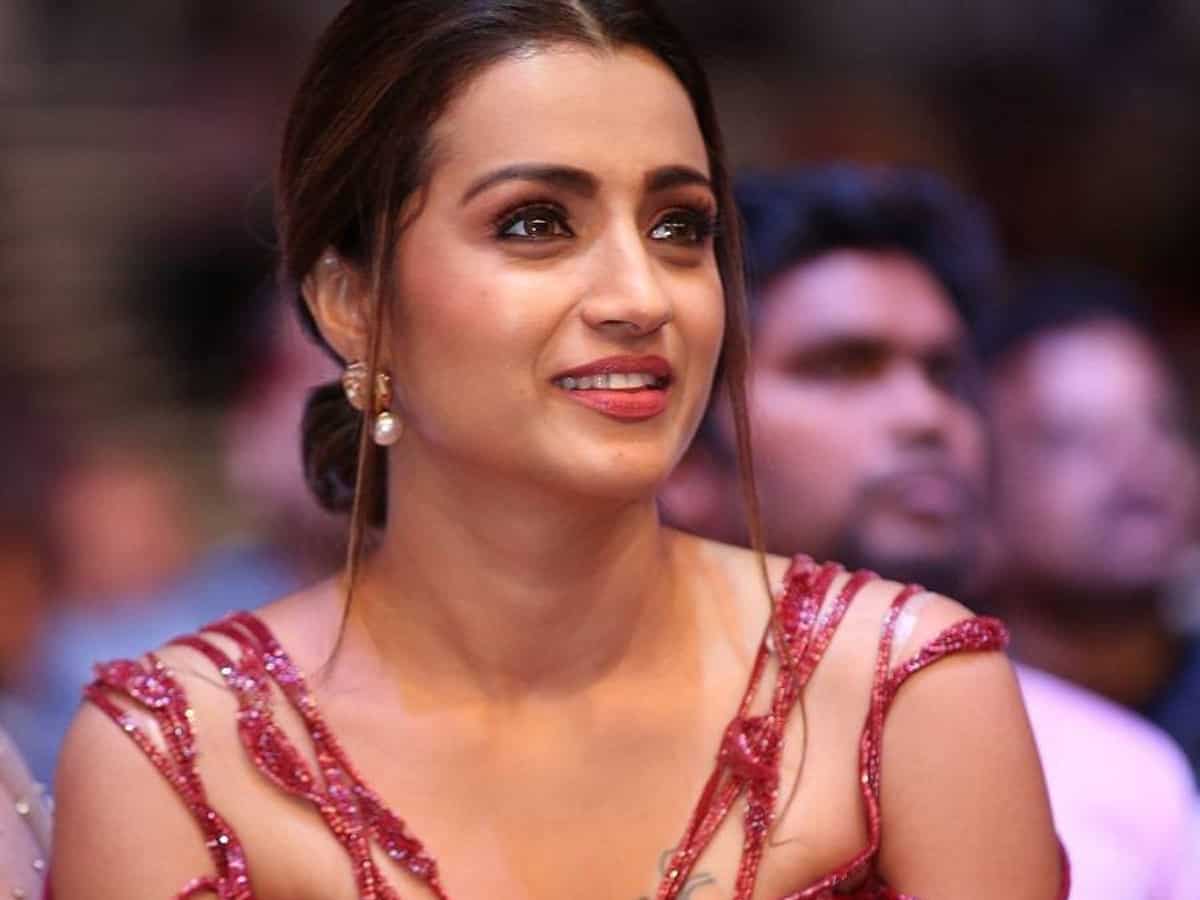 Trisha shares photo from madurai ghilli shooting spot after 18 years