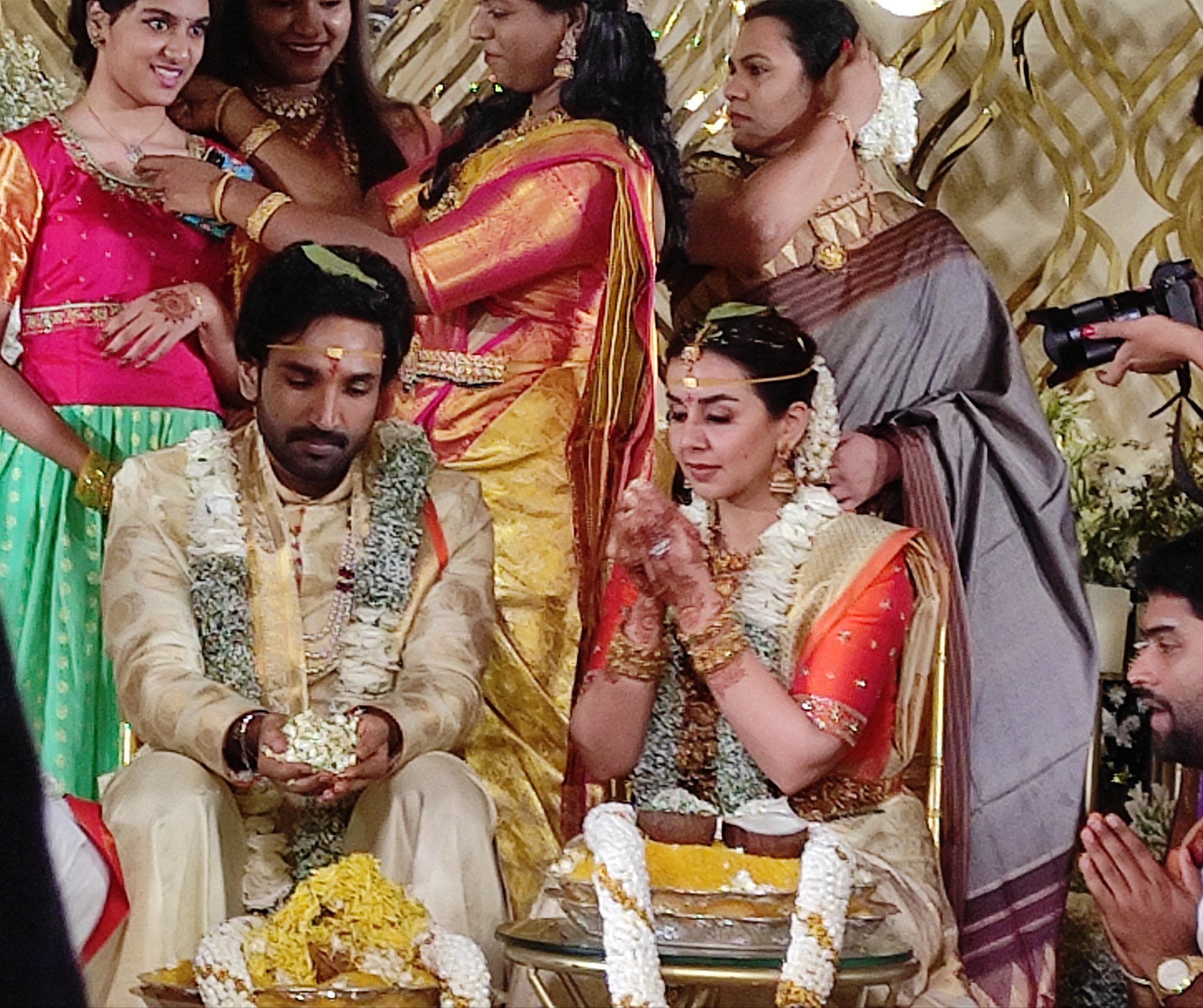 Aadhi pinnisetty and nikki galrani marriage photos getting viral on social media