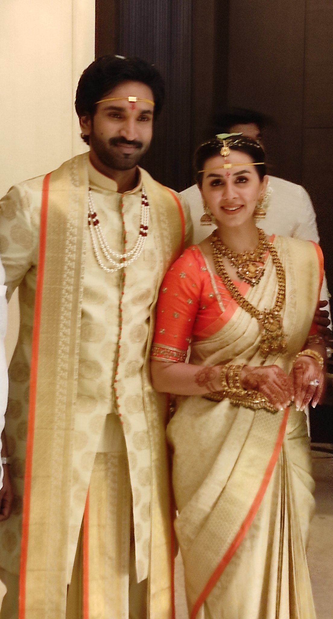 Aadhi pinnisetty and nikki galrani marriage photos getting viral on social media