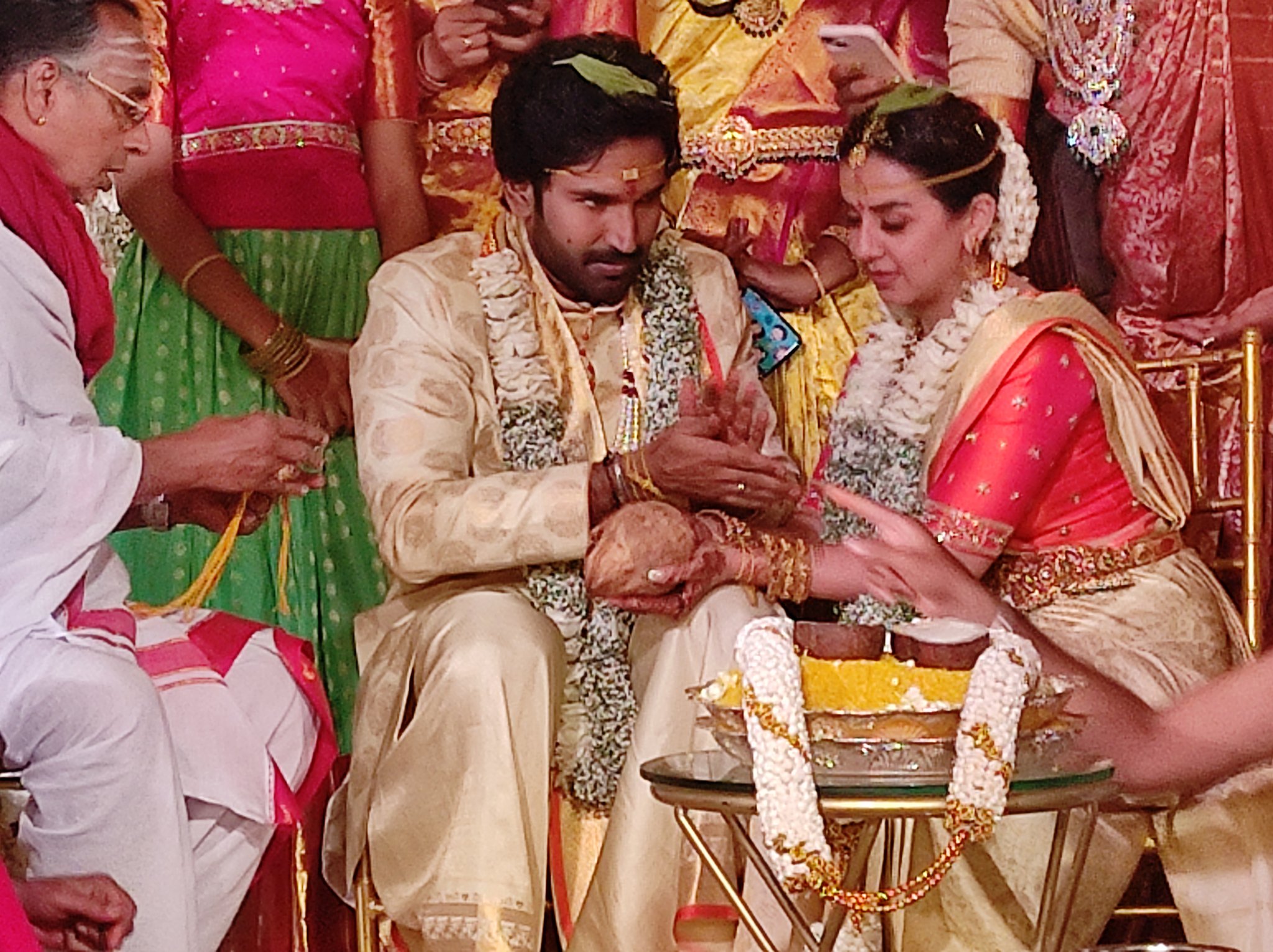 Aadhi pinnisetty and nikki galrani marriage photos getting viral on social media