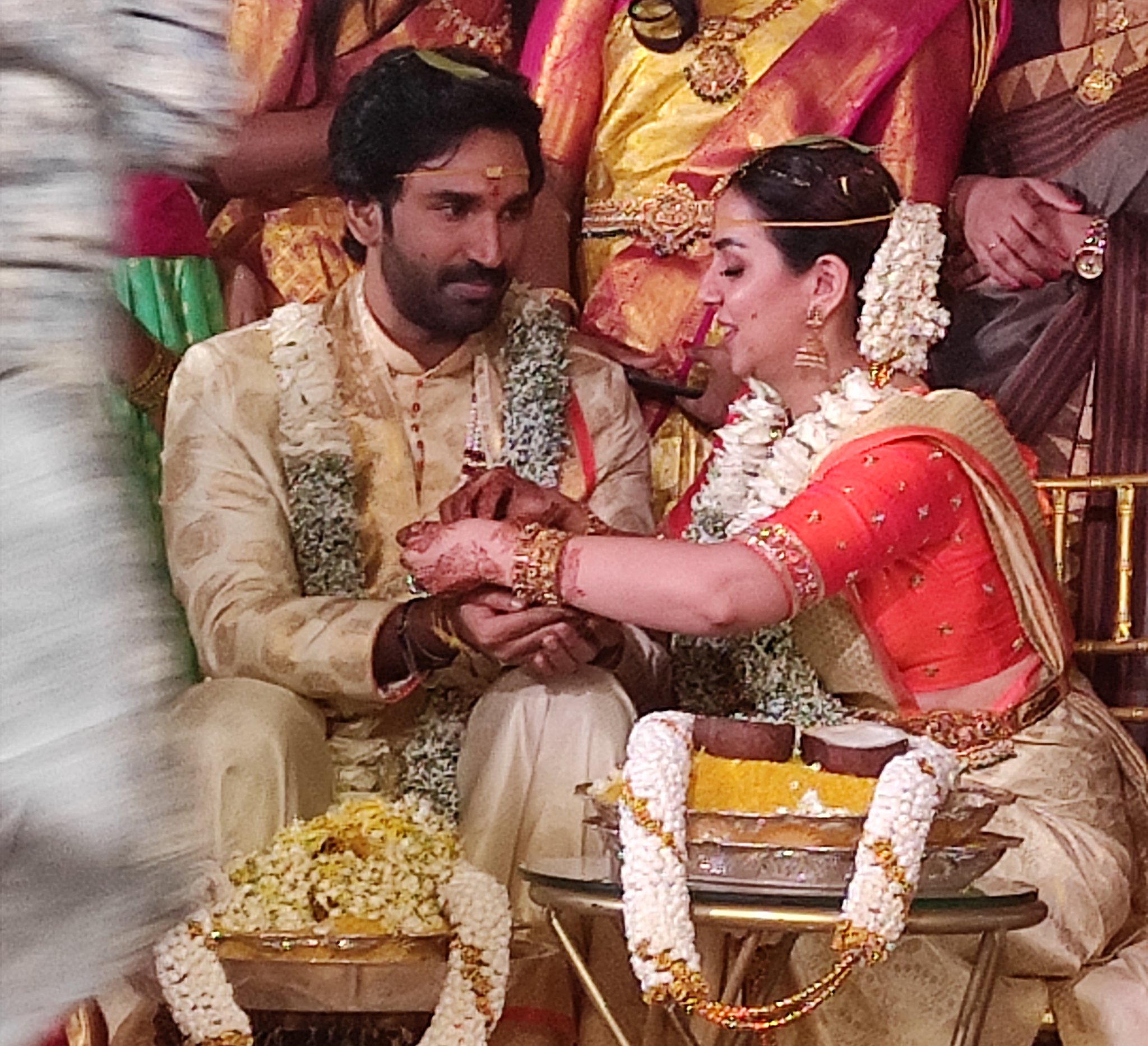 Aadhi pinnisetty and nikki galrani marriage photos getting viral on social media