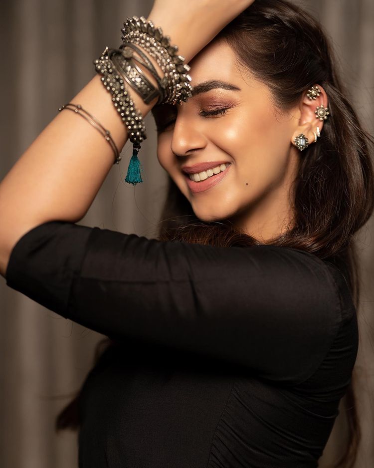 Aadhi pinnisetty and nikki galrani marriage photos getting viral on social media