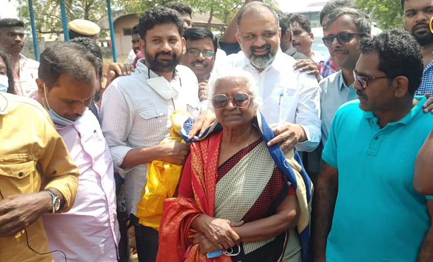 Bjp annamalai supports perarivazhan release and bjp gayathri raguram opposes the release tweet getting viral