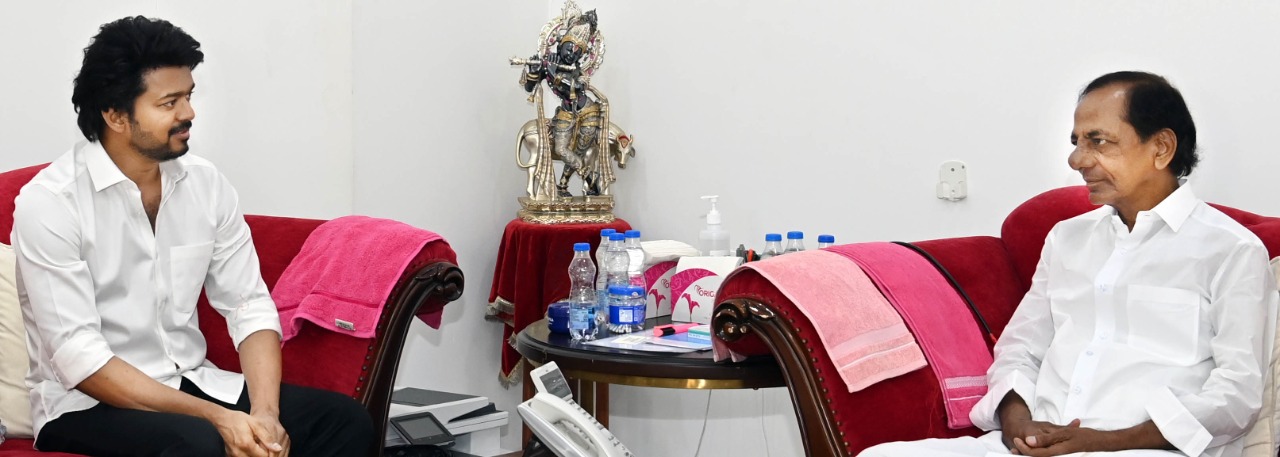 Vijay with thalapathy66 cast and crew members latest photo getting viral on social media