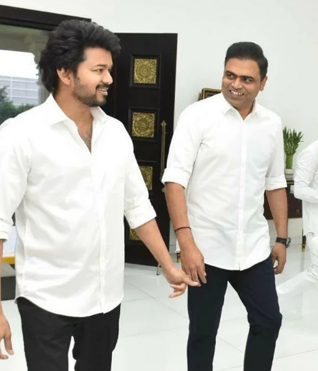 Thalapathy vijay met telangana cm while shooting for thalapathy66 in hyderabad photos viral