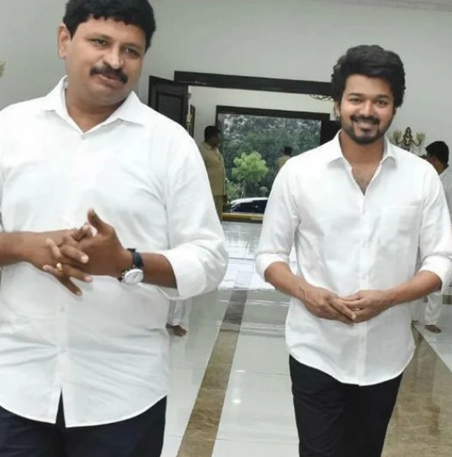Thalapathy vijay met telangana cm while shooting for thalapathy66 in hyderabad photos viral