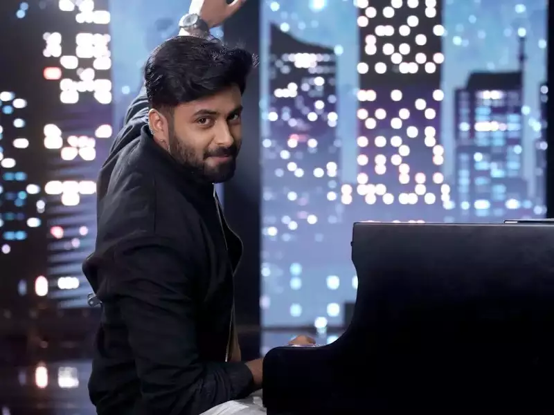 ashwin kumar stumbled in sembi audio launch kamal advises and appreciates viral video