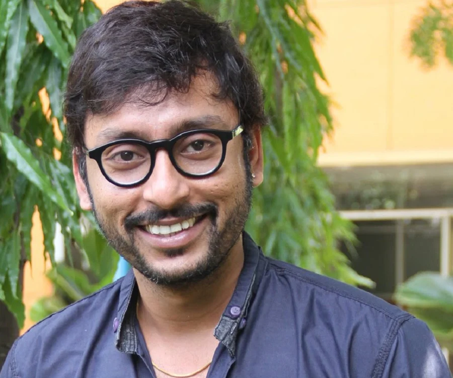 Rajini fans cornering rj balaji for his college speech on rajini films