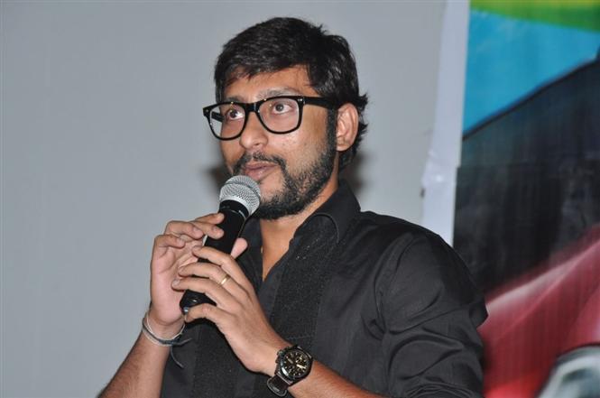Rajini fans cornering rj balaji for his college speech on rajini films