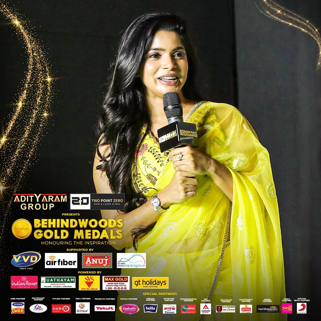 Jonita gandhi and sunny leone performs arabic kuthu on behindwoods stage