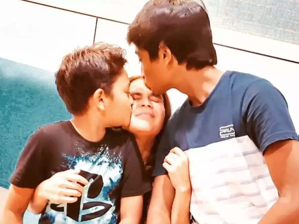 Aiswarya rajinikanth shares photo with her sons on social media