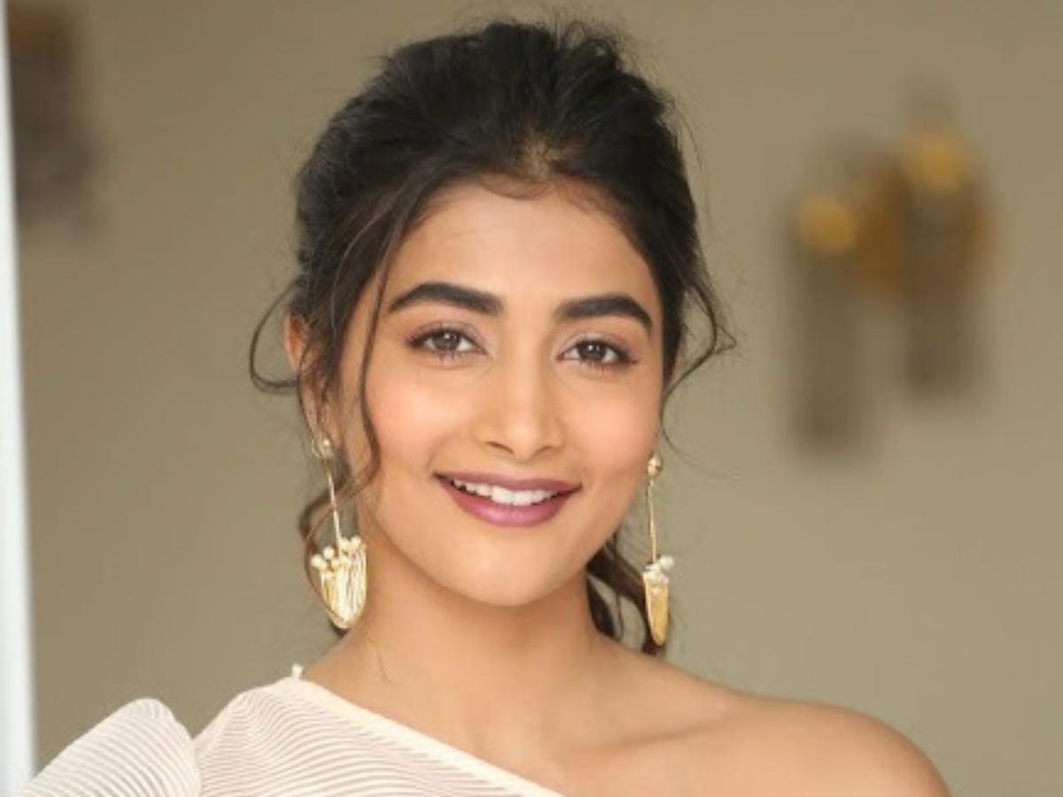 Pooja hegde old versus new photos getting viral on social media