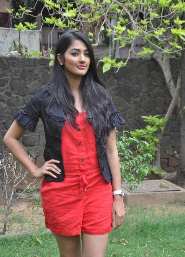 Pooja hegde old versus new photos getting viral on social media