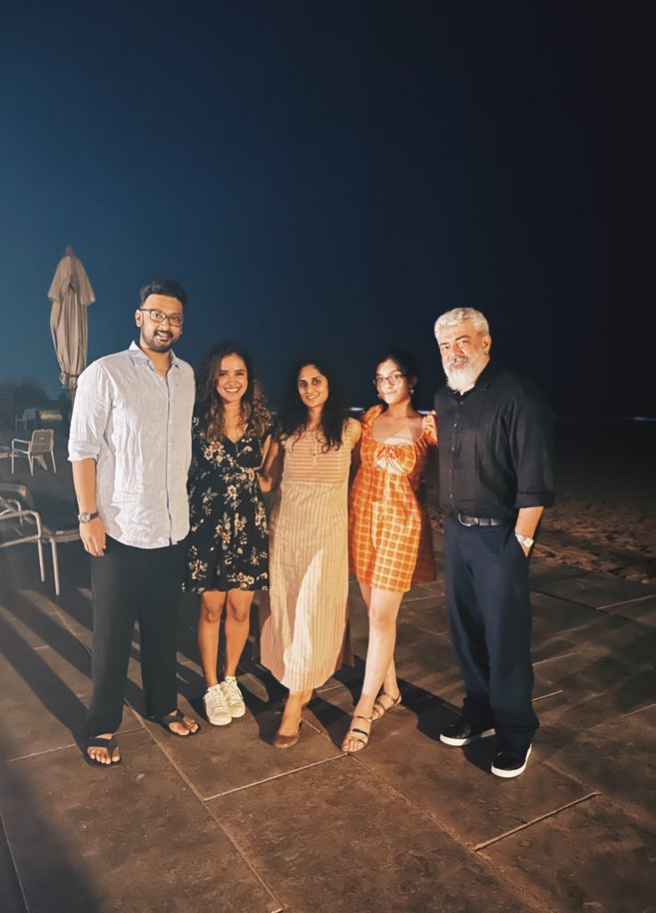 Ajith latest photos with family and fans getting viral on social media
