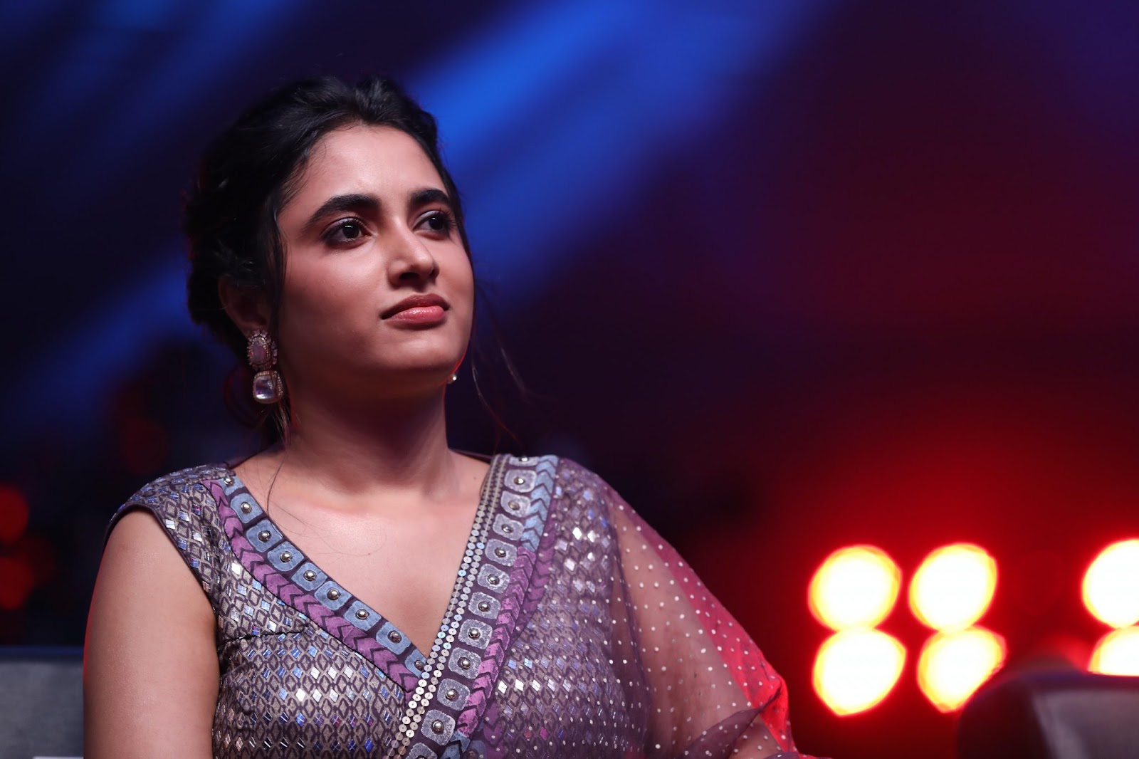 Priyanka mohan to act with telungu superstar mahesh babu