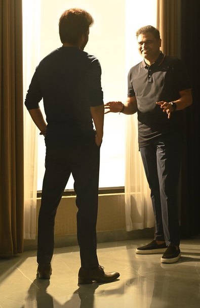 Thalapathy66 title varisu and first look photo trending on social media