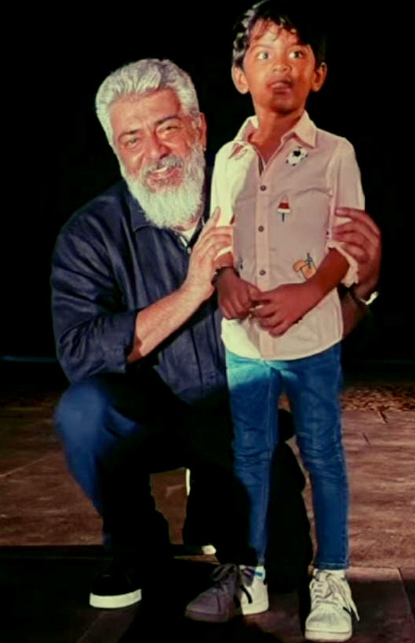 Ajith latest photos with family and fans getting viral on social media