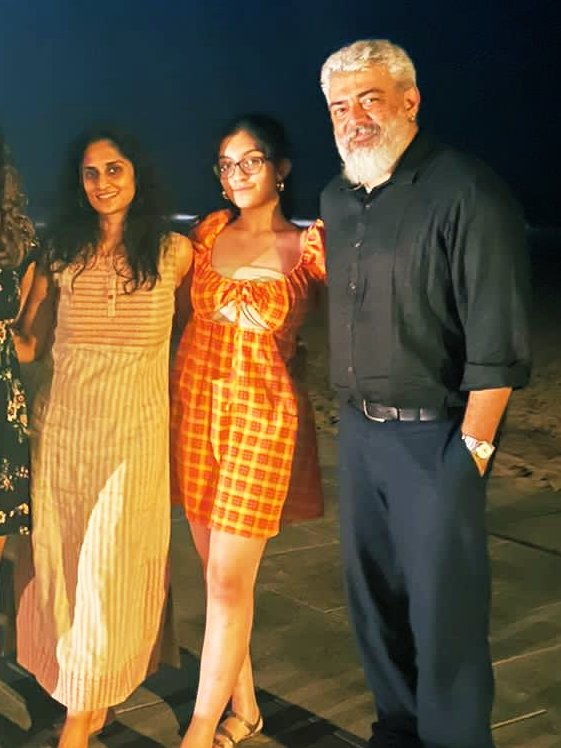 Ajith latest photos with family and fans getting viral on social media