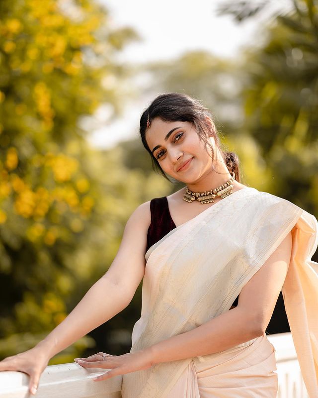 Losliya leaks photo viral on social media