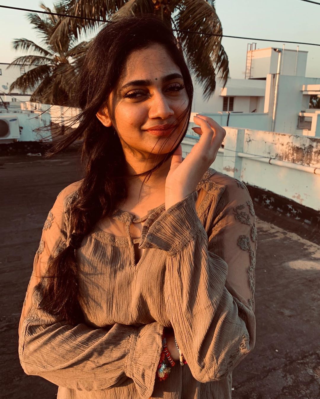 Losliya leaks photo viral on social media